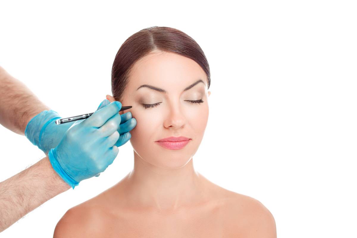 featured image for article about is lower eyelid surgery painful